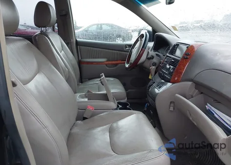 2008 Toyota Sienna Limited z USA, uszkodzony, nr VIN 5TDBK22C08S018318